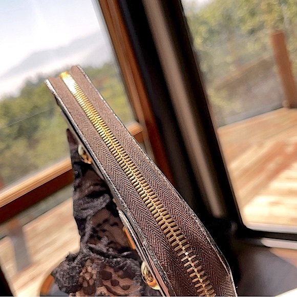 Louis Vuitton: Dog Zippy Monogram LV Leather Clutch Wallet - Picture 7 of 16